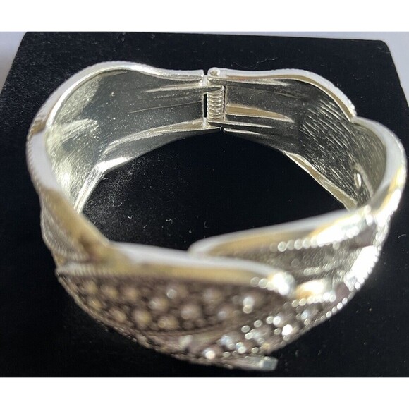 Rhinestone Pewter Leaf Design Hinged Cuff Bracelet 1.5" Wide - Picture 5 of 10